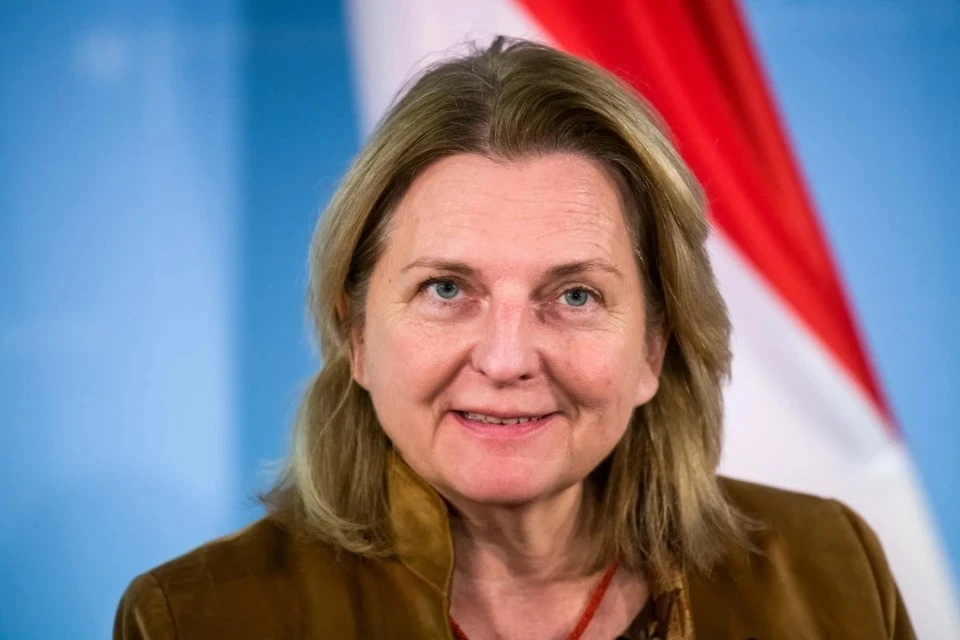 Кнайсль: Вена ежедневно нарушает нейтралитет, пропуская военные грузы для Киева