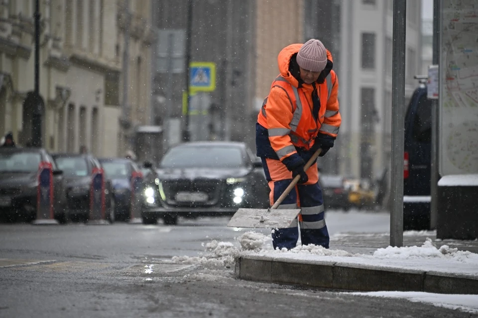 Прокуратура внесла представление в связи с некачественной уборкой улиц в Новосибирске.