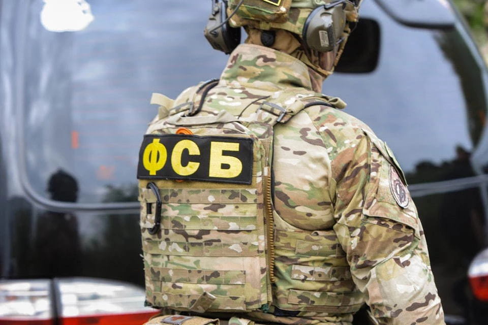 Видео задержания готовившего теракт в Крыму 19-летнего россиянина показала ФСБ