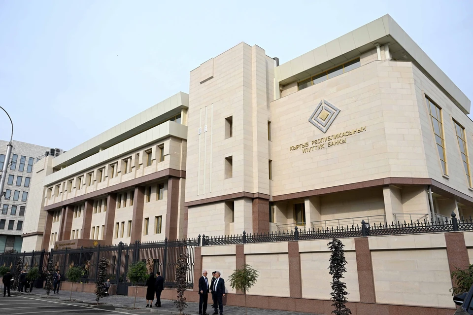 Глава государства поручил Национальному банку усилить работу в направлении инноваций и цифровизации, включая реализацию проекта «Цифровой сом».