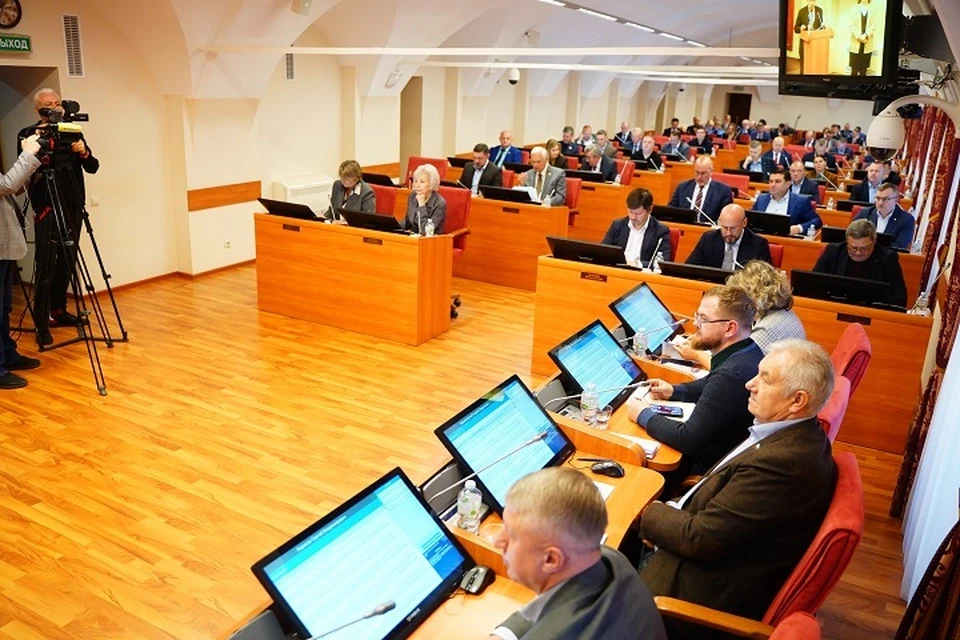 Депутаты поддержали проект закона о предоставлении льгот на оплату парковки.