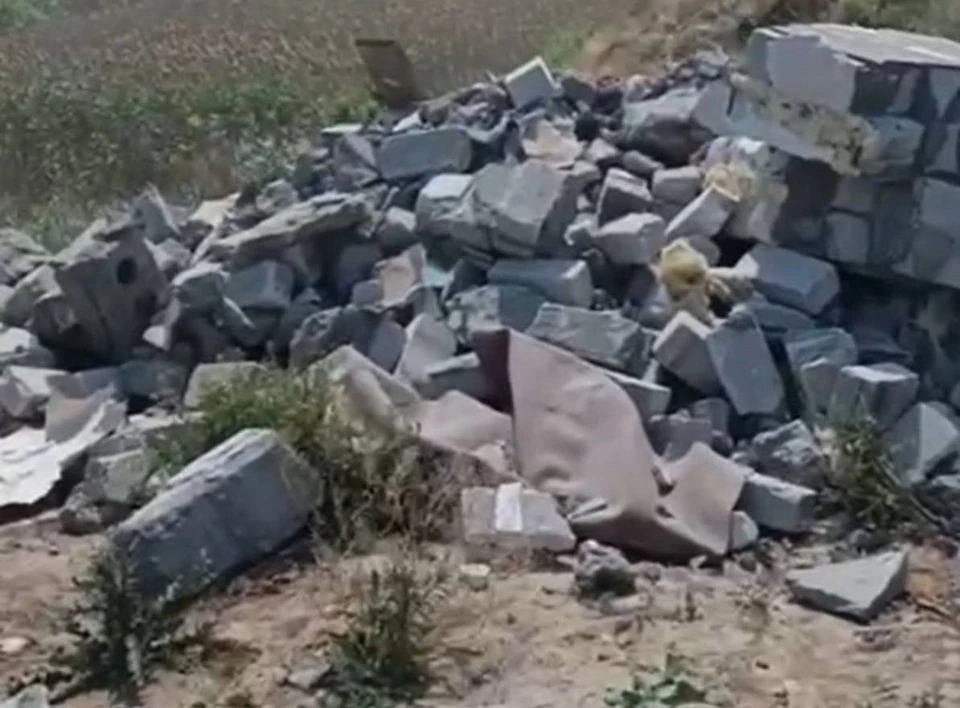 Рядом с Городище все время высыпают строительный мусор. Фото: Росприроднадзор.