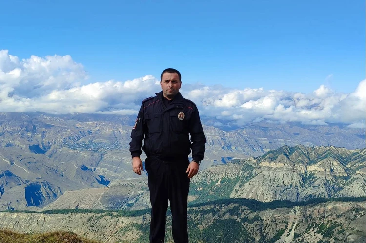 «Эту профессию я люблю с детства»: полицейский из Дагестана поборется за звание лучшего в конкурсе «Народный участковый»