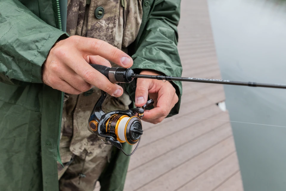 Новосибирец выловил огромного судака весом 7,7 кг