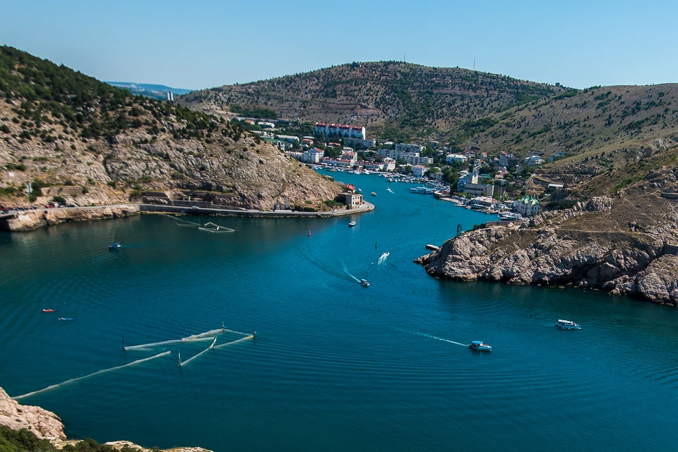 В Южной бухте Севастополя зафиксировали пятна нефтепродуктов