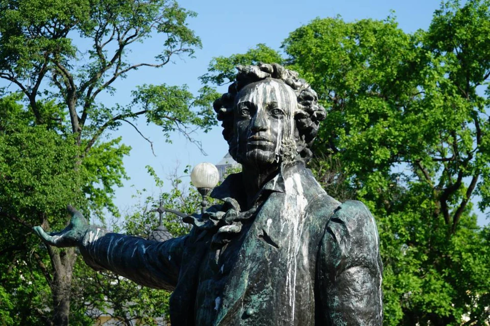 Памятники разрушаются из-за голубей. Фото: Музей городской скульптуры.