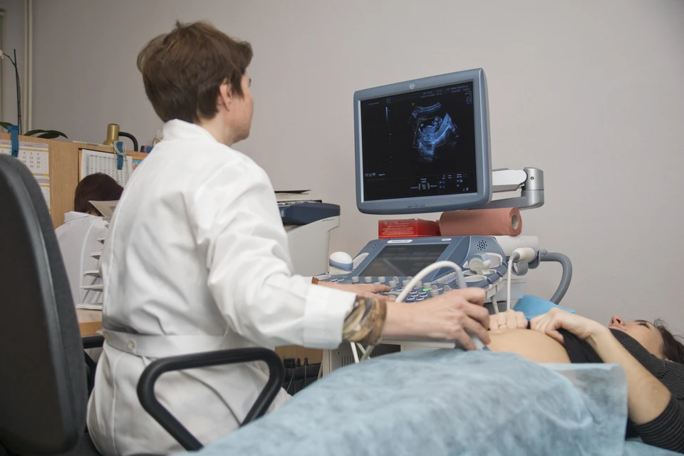 Сначала при выписке врач УЗИ обнаружил кисту яичника