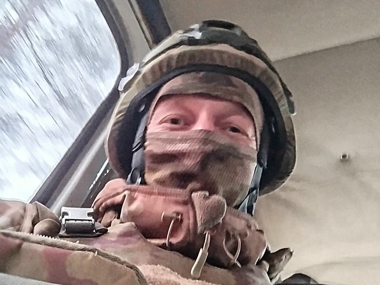 «Дрон свалился прямо на нас»: история ульяновца, чья боевая «Нива» выдержала удар