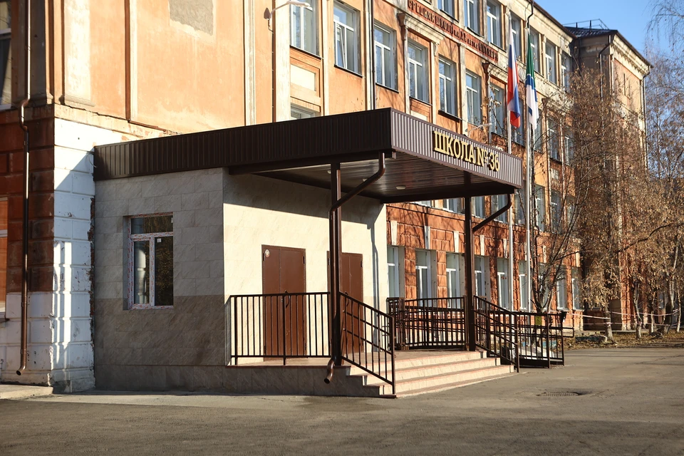 В 2026 году школе отремонтируют фасад и благоустроют территорию. Фото: Пресс-центр мэрии