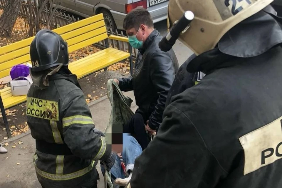 Мужчина получил травмы и не смог выйти из помещения самостоятельно