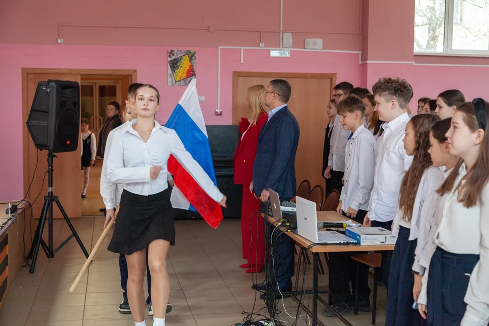 Школа №22 с углубленным изучением французского языка присоединилась к Всероссийскому проекту «Парта Героя». ФОТО: Администрация Дзержинска.