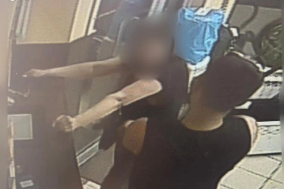 Экспертиза подтвердила, что браслеты изготовлены из дешевого сплава с напылением и не содержат драгоценных металлов