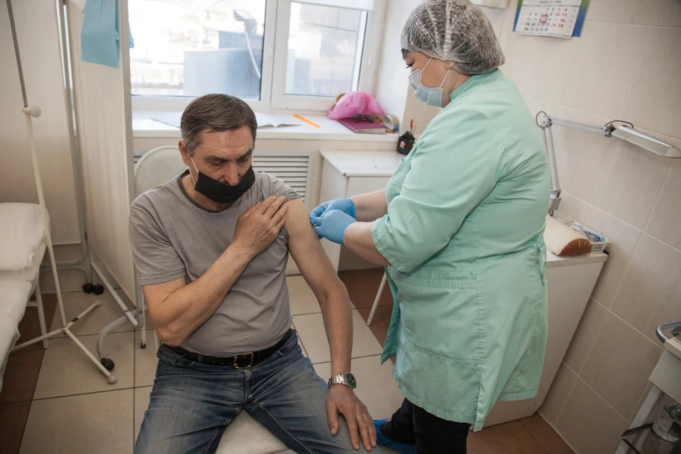 Специалисты напомнили, что прививка — самый надежный и проверенный способ защиты от болезни и ее осложнений.