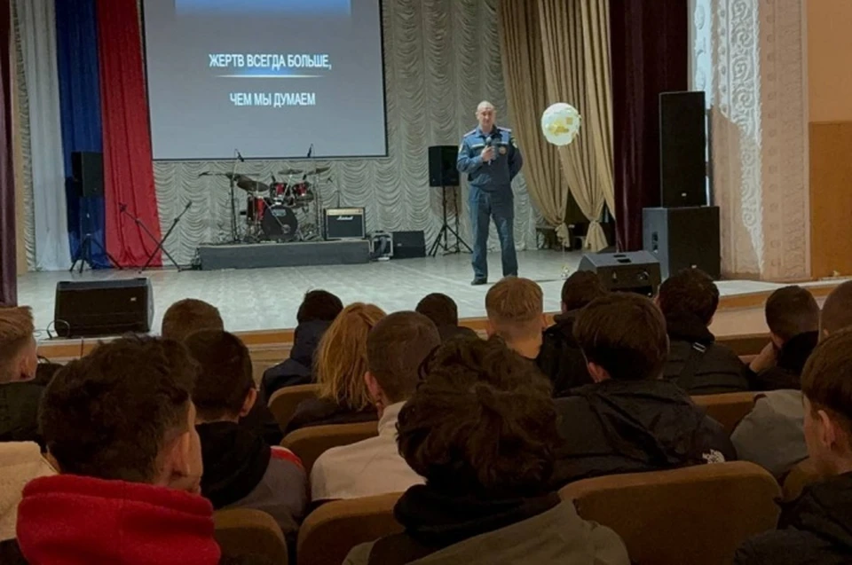 Студентам рассказали о серьезных последствиях пренебрежения правилами дорожного движения. Фото: МВД по ДНР