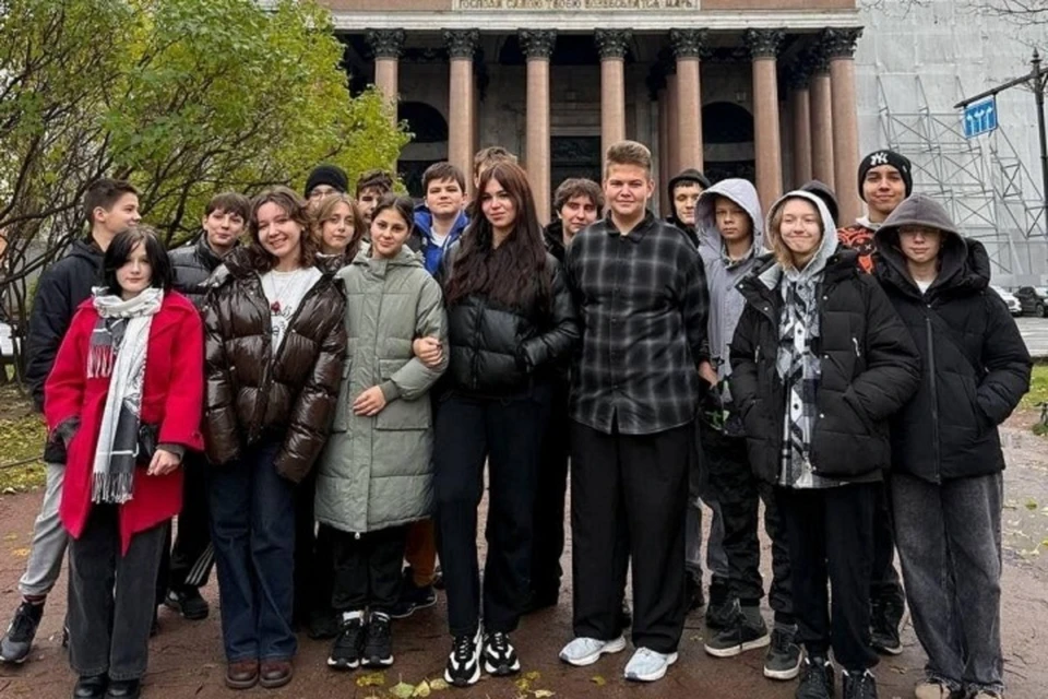 Для юных мариупольцев подготовили обзорную экскурсию. Фото: Администрация Мариуполя
