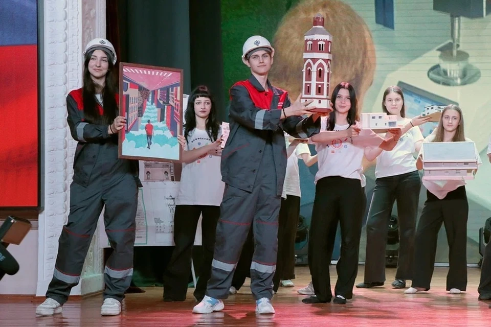 В ДНР провели республиканскую ярмарку профессий для школьников. Фото: ТГ/Толстыкина