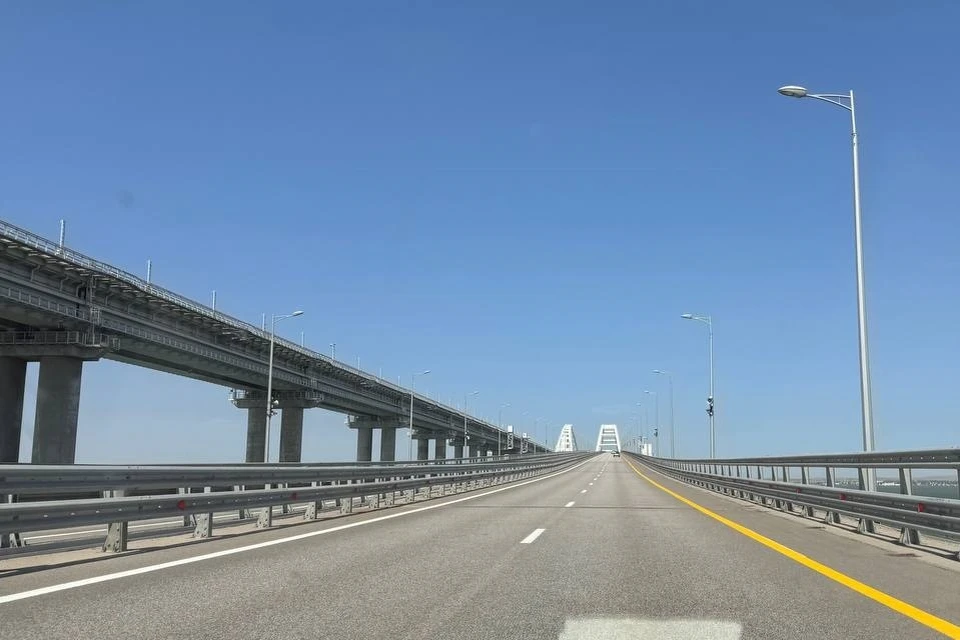 Перед Крымским мостом появилась очередь со стороны Керчи 31 октября