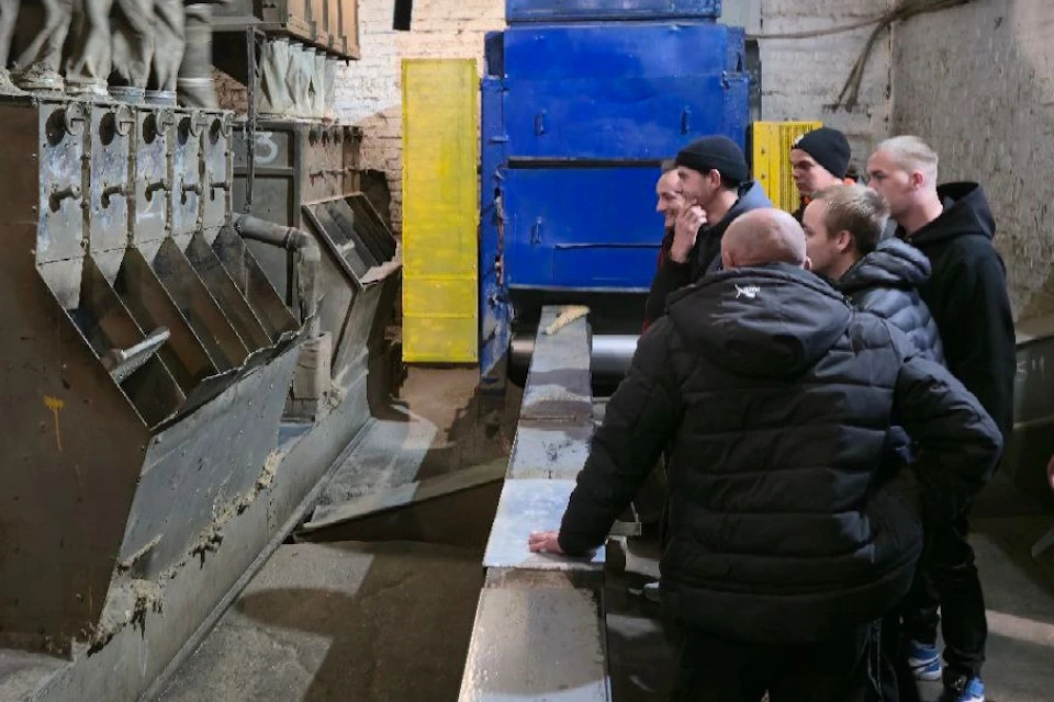 Студенты Херсонской области совершили экскурсию на маслопрессовый завод Фото: минпромторг ХО