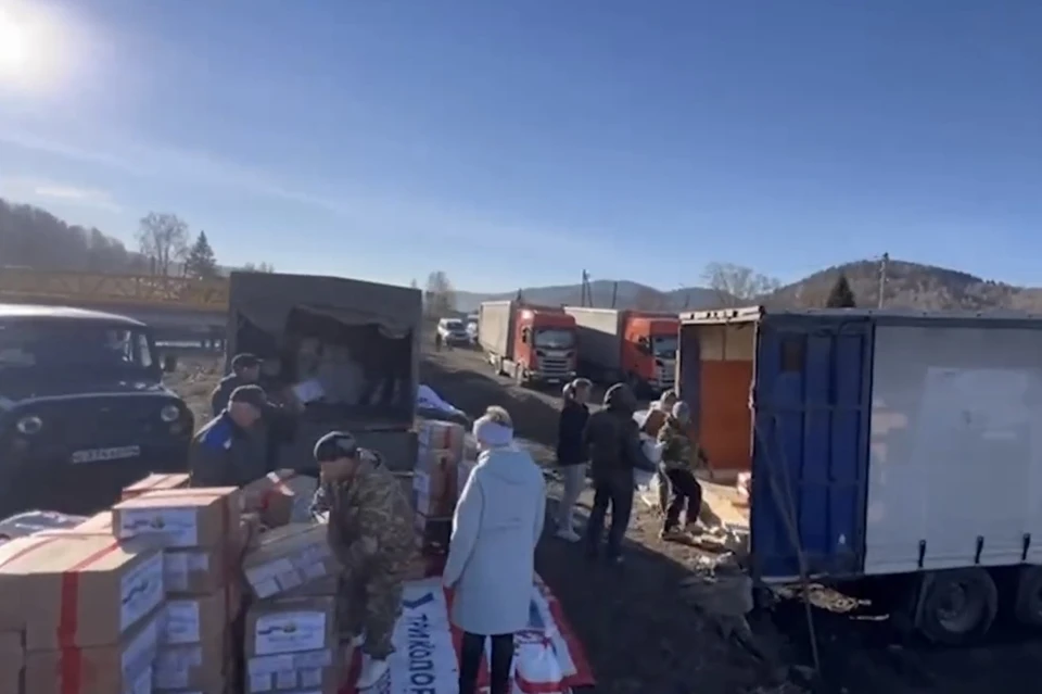 Семь большегрузных фур доставят на передовую гумпомощь. Скриншот видео с телеграм-канала Андрея Турчака