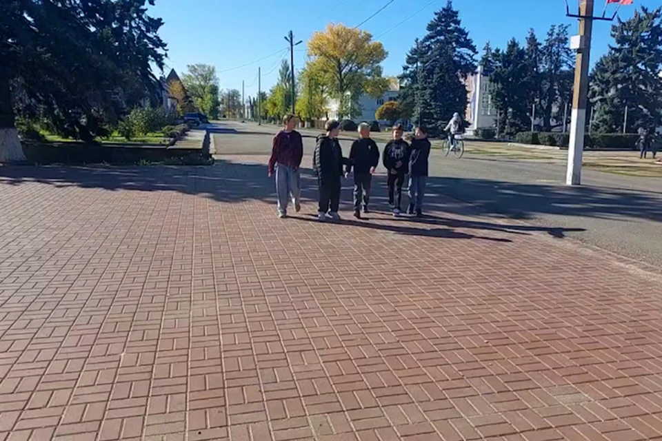 Школьники узнали преступника и следили за ним. Фото: скриншот видео ГУ МВД России по Краснодарскому краю