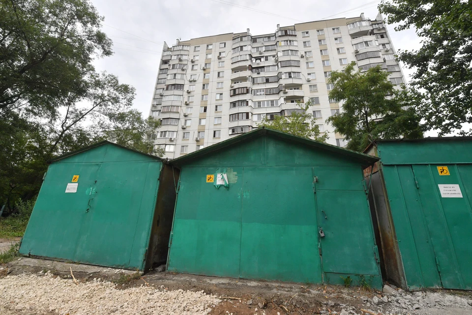 В Новосибирске планируют снести самовольно построенный ларёк и гараж