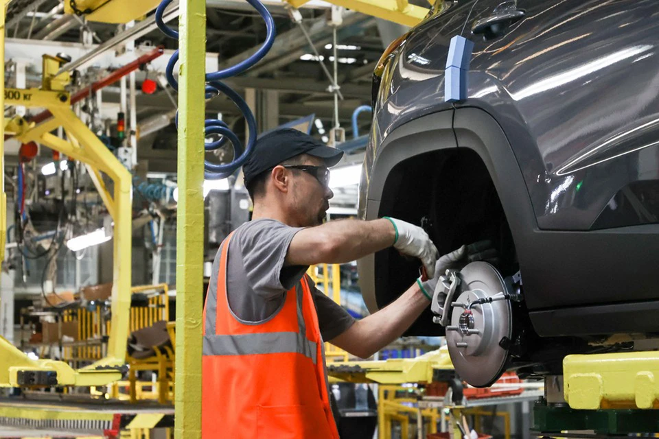 В правительстве подчеркивают: принятые меры должны простимулировать иностранные компании открывать производство автомобилей в России