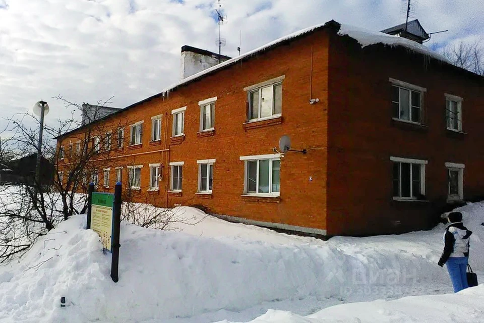 Однушка 29,2 кв.м. находится на первом этаже двухэтажного кирпичного дома 1971 года постройки. Фото: cian.ru