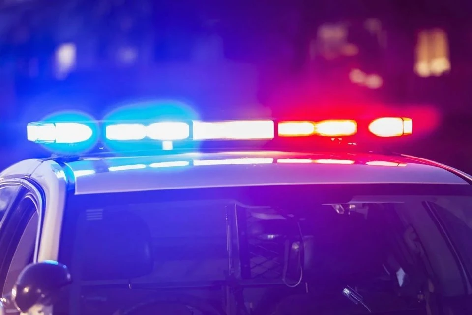 Сотрудники ГАИ разыскивают виновника ДТП. Фото: Госавтоинспекция УМВД РФ по Сахалинской области