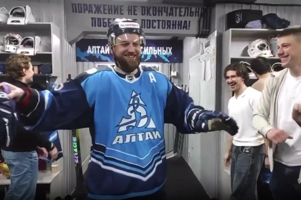 Победная раздевалка команды. Скриншот видео ХК "Динамо-Алтай"