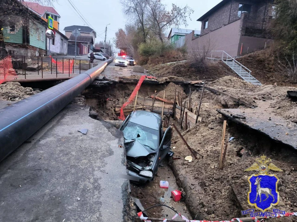 Полиция сейчас выясняет все обстоятельства ДТП.