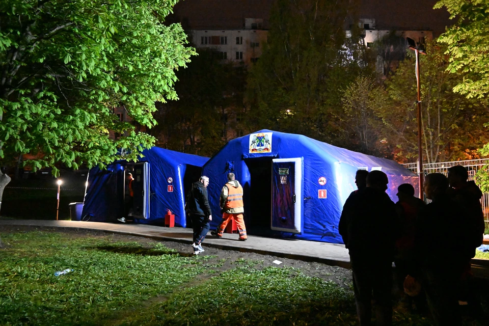 На месте работают оперативные службы.