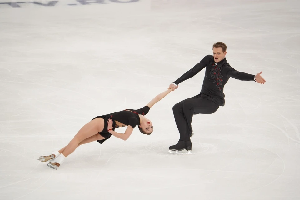 Александра Бойкова и Дмитрий Козловский уверенно лидируют со своей короткой программой.