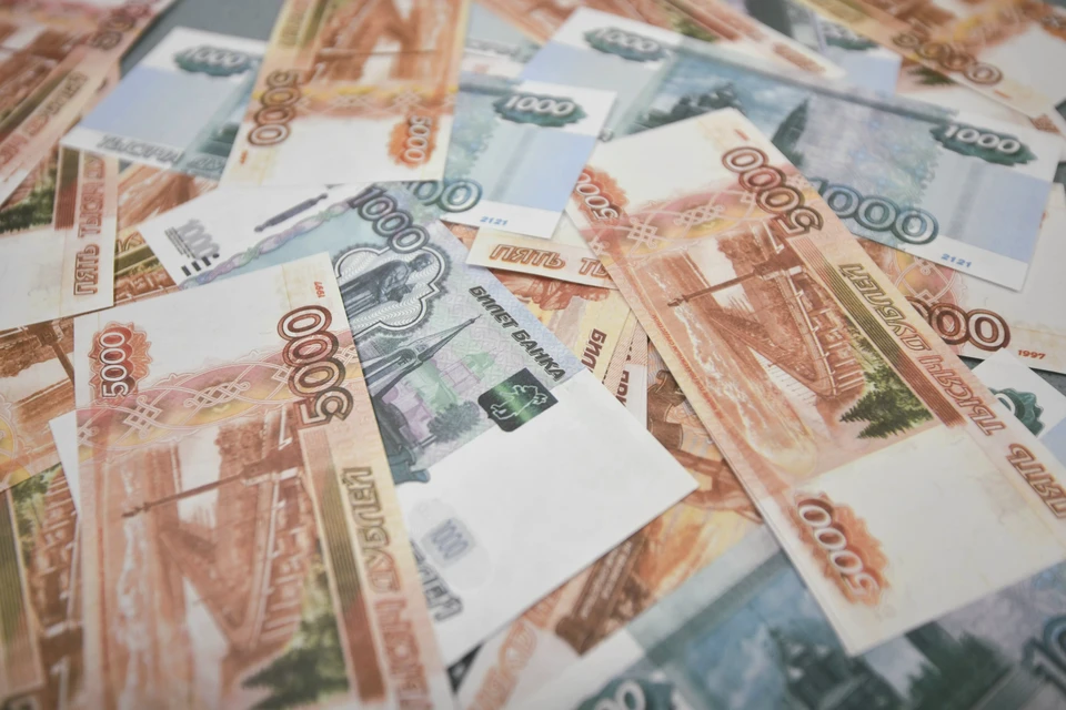 Девочка сняла с карты отца 300 тысяч.