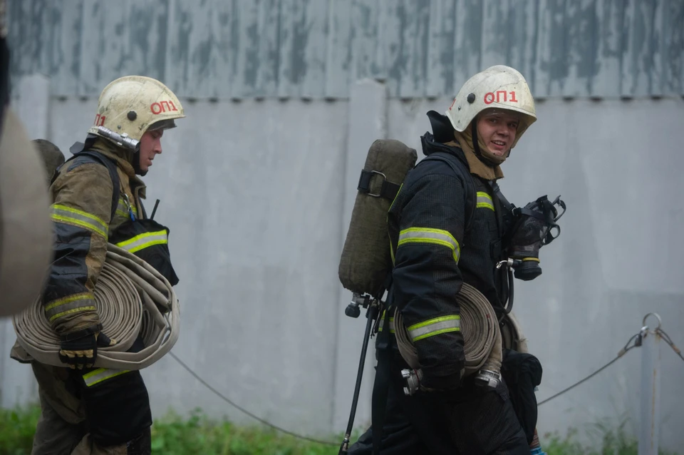 Всего для ликвидации последствий чрезвычайных ситуаций выезжали 220 специалистов.