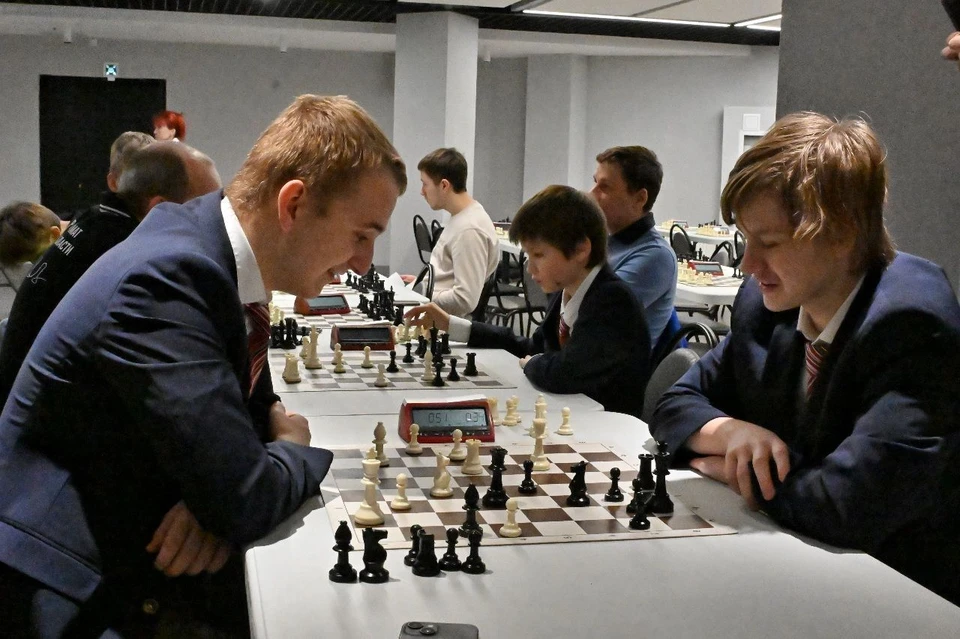 В обнинске Сергей Карякин провел мастер-класс, а в Калуге поздравил победителей турнира.