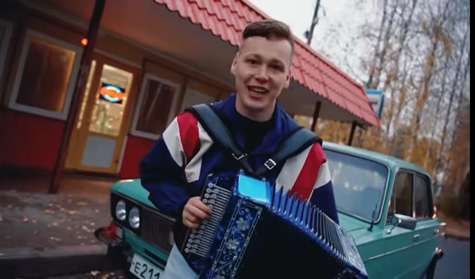 Кадр из видеоклипа «Жигули» Вовы Трошева