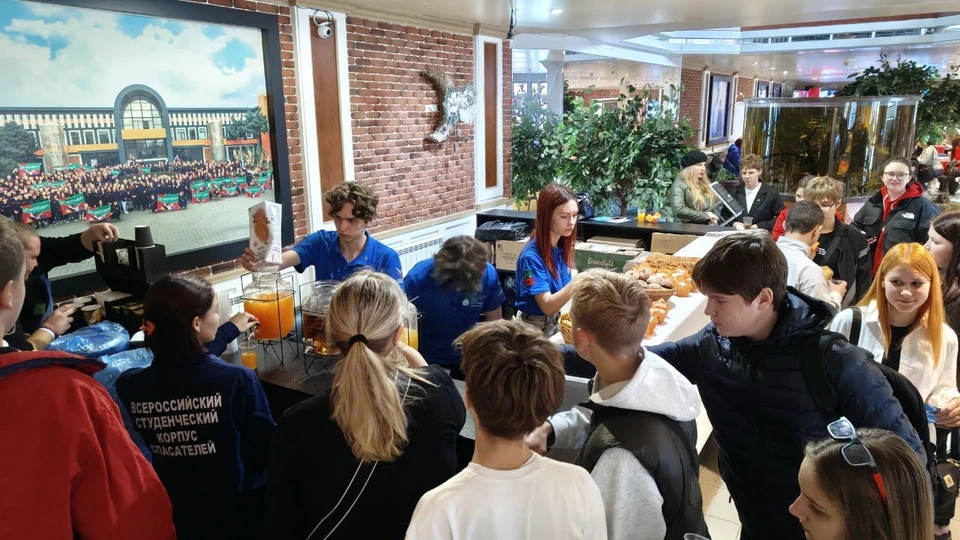 На гастрономической площадке традиционно много народу