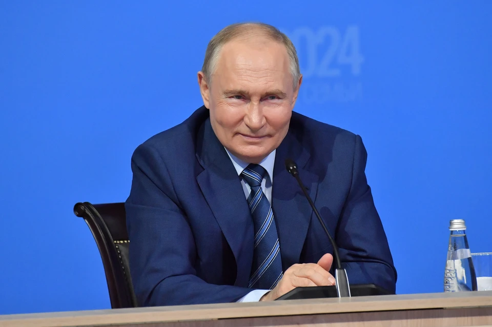 Владимир Путин назвал уникальным проектом выставку «Россия»