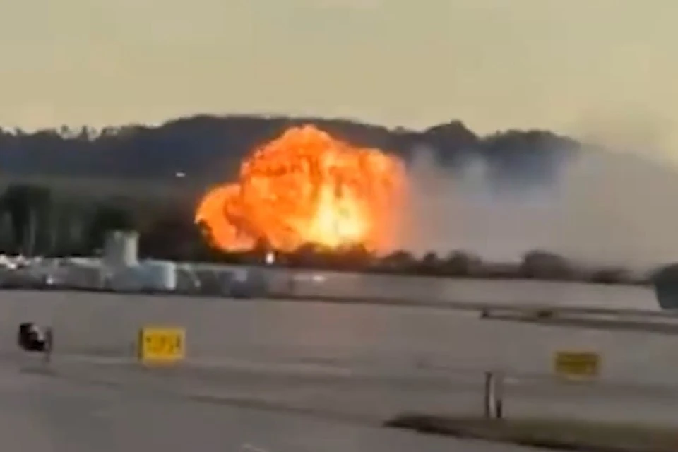 Момент крушения грузового самолета в США сняли на видео, фото: скриншот из видео