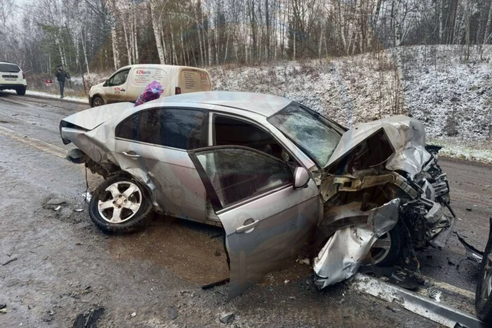 В настоящее время на месте происшествия работают автоинспекторы. Фото: ГИБДД Татарстана