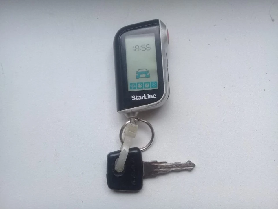 Пострадавший оставил легковушку возле дома с неисправным запорным устройством и ключом зажигания в бардачке.