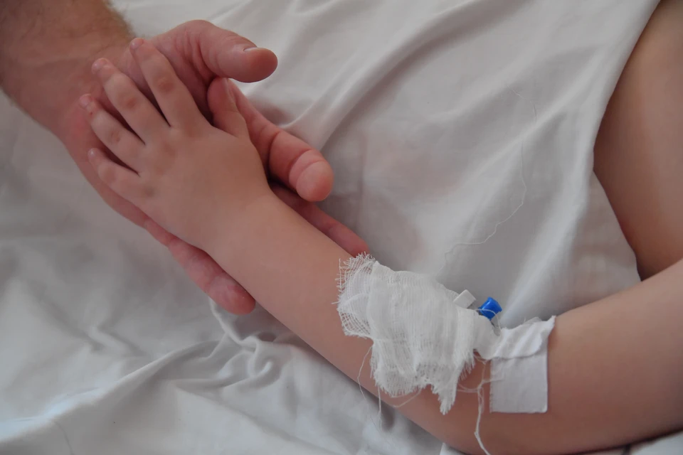 Мать пытается добиться ответа от врачей, которым доверила жизнь двухетней дочери.