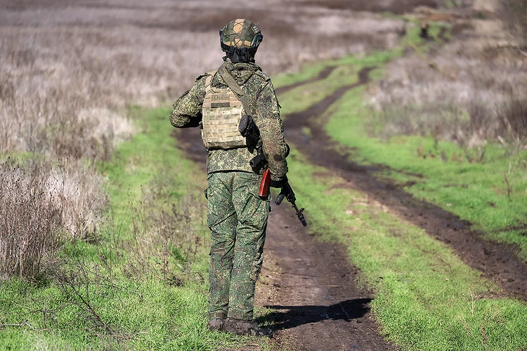 Солдаты ВСУ начали сдаваться от голода и жажды: запертым в котлах под Покровском и Купянском отвели две недели