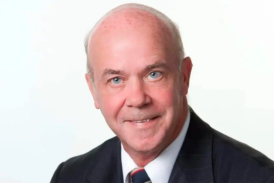 Избранный член городского совета Оберн-Хилз Грег Уэллетт умер в результате сердечного приступа прямо во время подсчета голосов.