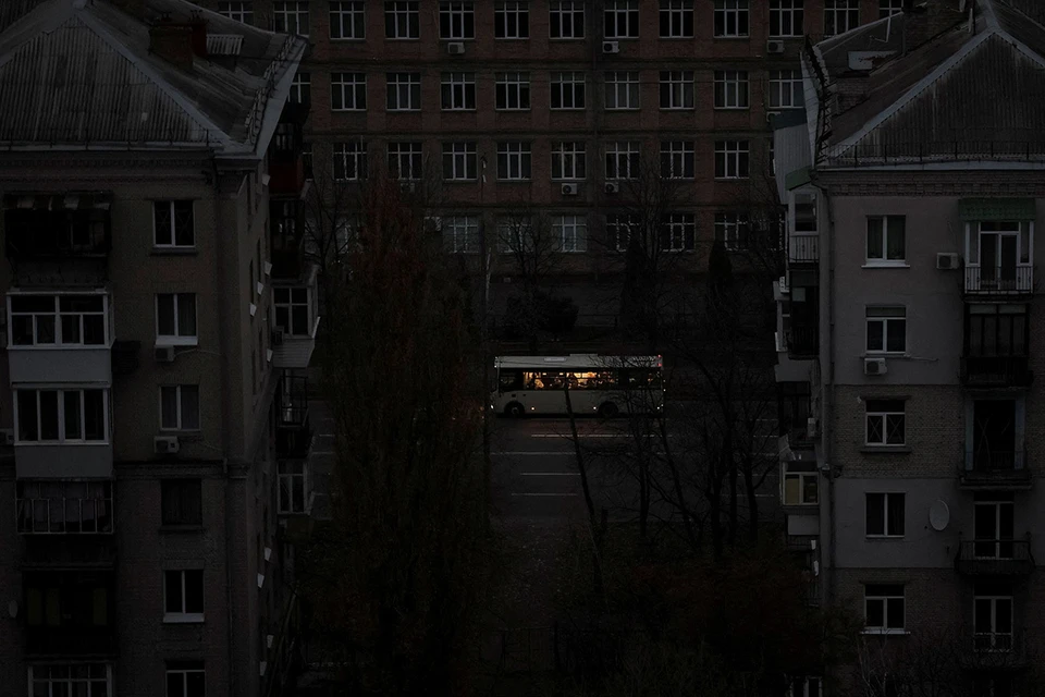 В Киеве серьезные перебои в подаче электричества, в городе блэкаут, городское освещение отключено