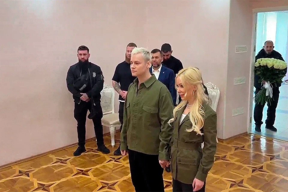 SHAMAN и Екатерина Мизулина расписались в Донецке. Фото: кадр видео.