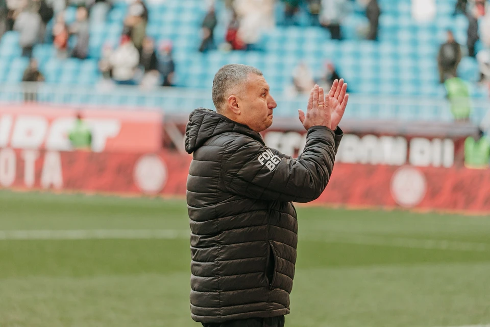 Заур Тедеев заявил, что Артем Дзюба помогает команде и вне поля Фото: ФК «Акрон» (Тольятти)