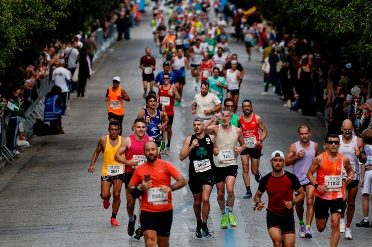 «Настоящий марафон»: в Афинах прошел знаменитый марафонский забег