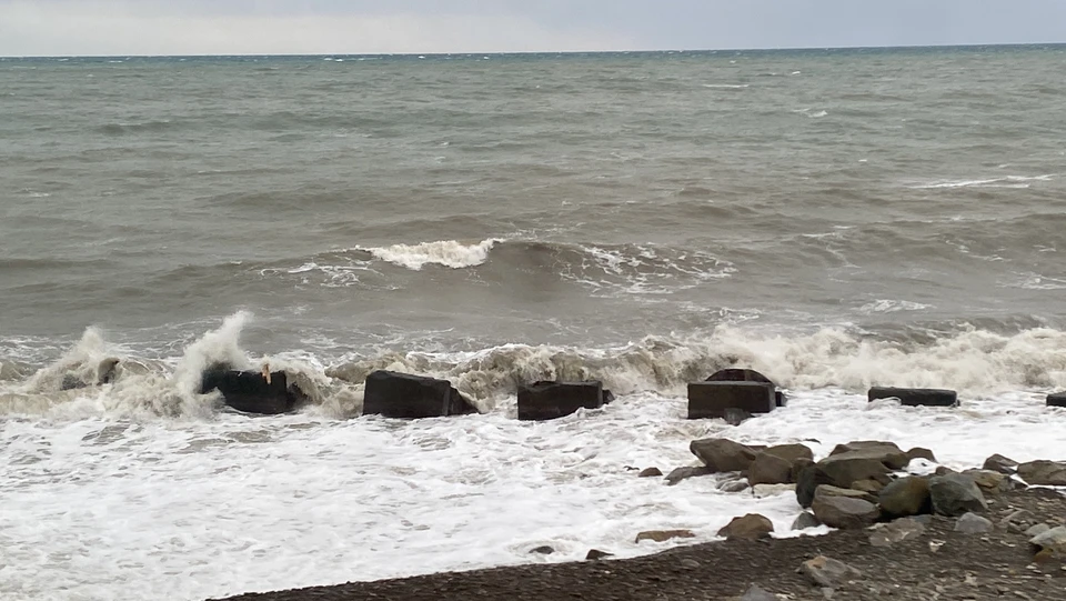 На Камчатке сильный шторм привел к подтоплению села Ильпырское