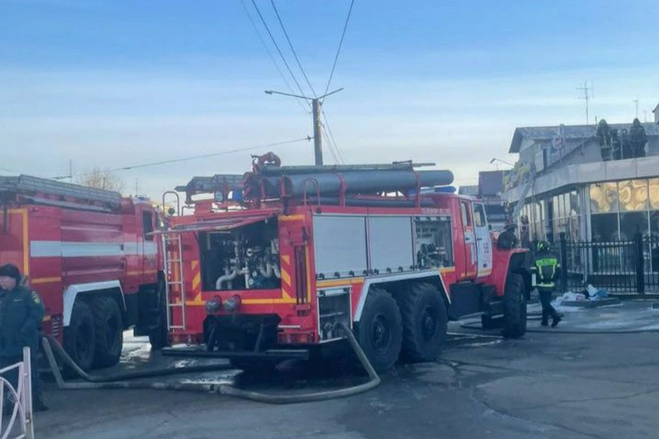 Торговый центр загорелся в Усолье-Сибирском утром 10 ноября